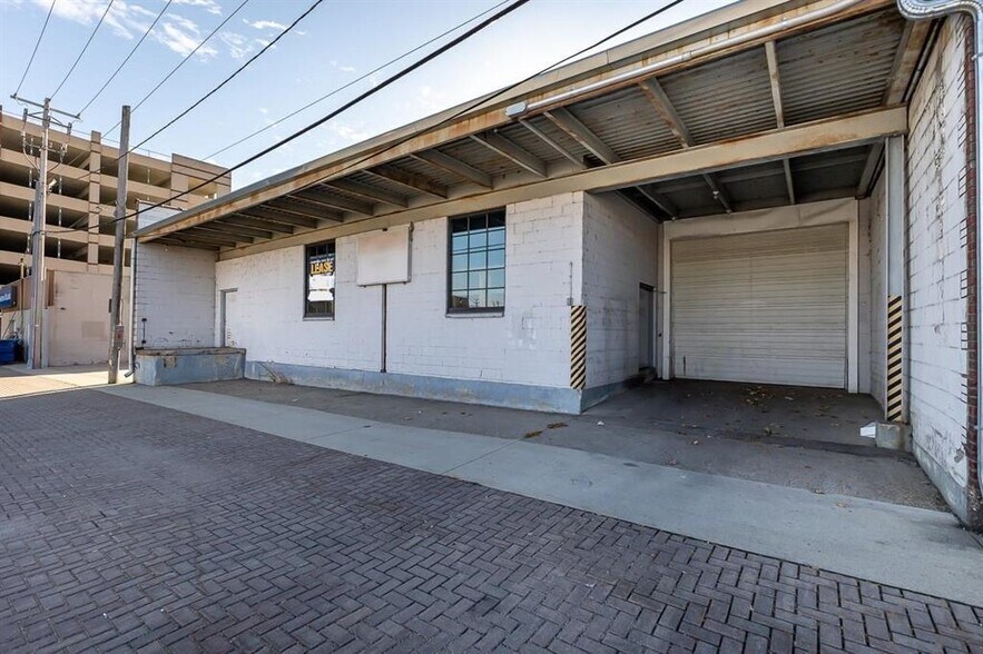 More Photos Of 1084 Iowa St, Dubuque Light Manufacturing For Lease