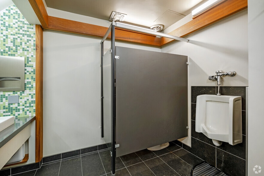 More Photos Of 520 S Sepulveda Blvd, Los Angeles Office For Lease