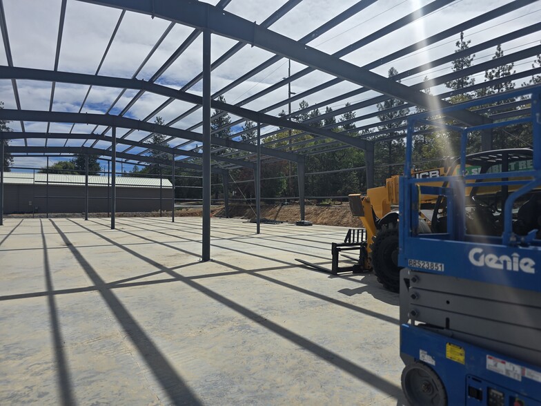 More Photos Of 954 Ort Ln, Merlin Industrial For Lease