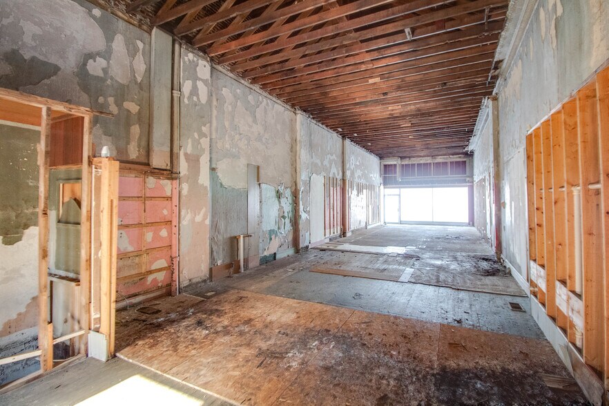 More Photos Of 531-533 N Main St, Carrollton General Retail For Sale