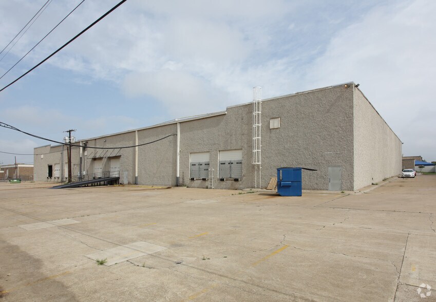 More Photos Of 3330-3350 Wiley Post Rd, Carrollton Showroom For Sale