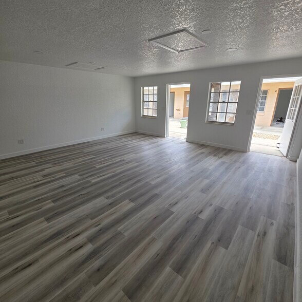 More Photos Of 203 N Industrial Dr, Orange City Office For Lease