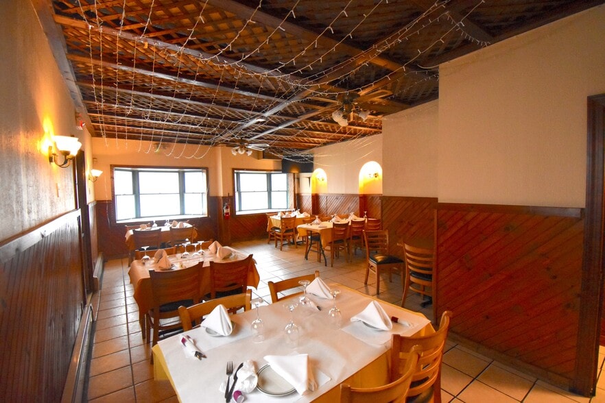 More Photos Of 2132 Jericho Tpke, Garden City Park General Retail For Lease