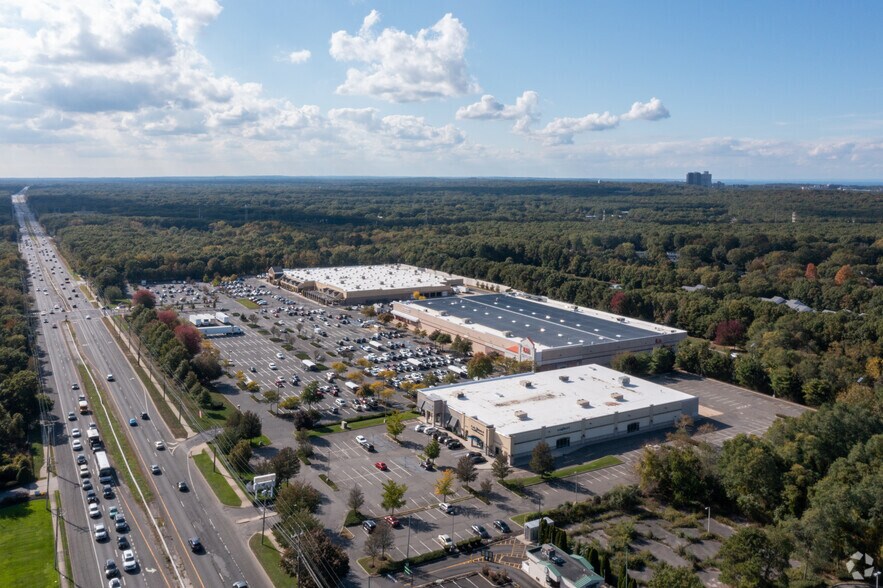 More Photos Of 4016 Nesconset Hwy, East Setauket Freestanding For Lease