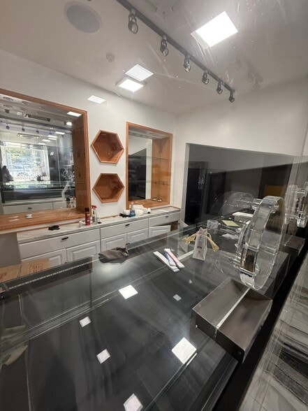 More Photos Of 3008-3010 Jerome Ave, Bronx Warehouse For Lease