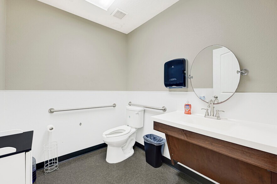 More Photos Of 1106 Witter St, Pasadena Industrial For Sale