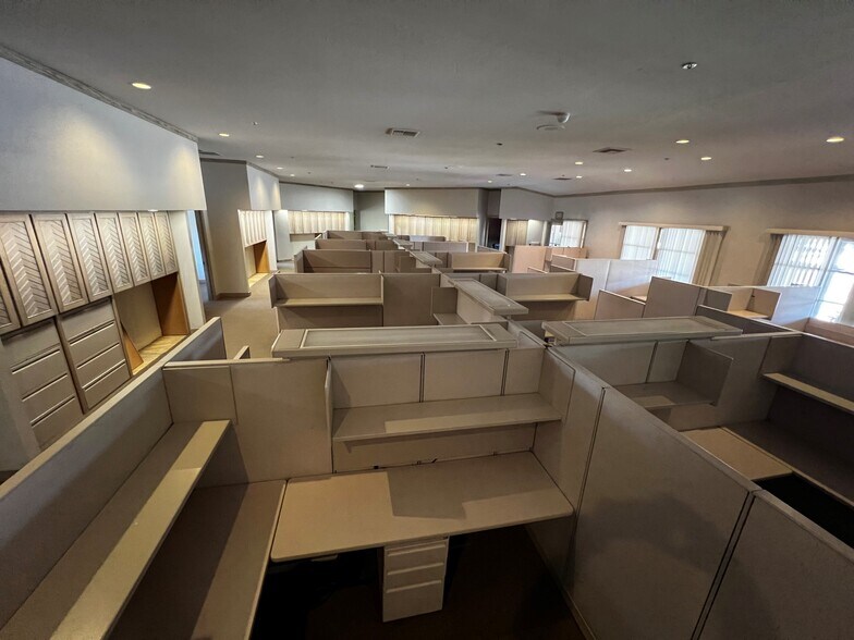 More Photos Of 40004 Cook St, Palm Desert Medical For Lease