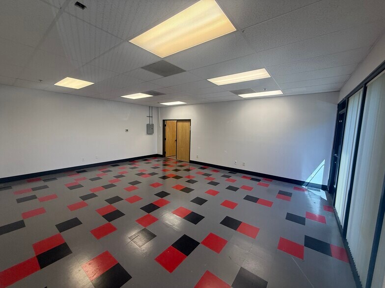 More Photos Of 5793 Skylane Blvd, Windsor Warehouse For Sale