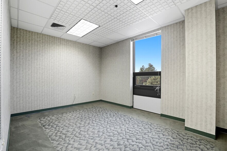 More Photos Of 25 Manchester St, Merrimack Loft Creative Space For Lease