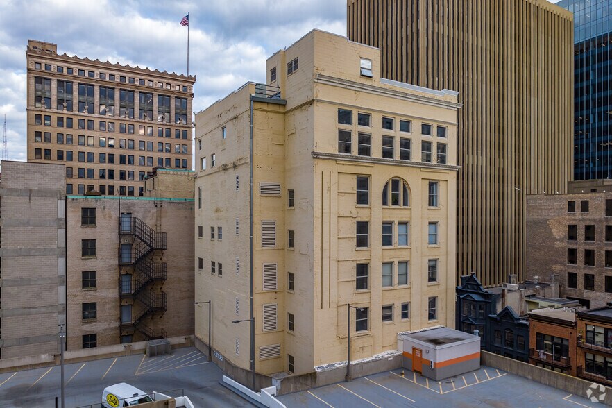 More Photos Of 225 E Mason St, Milwaukee Office Residential For Sale