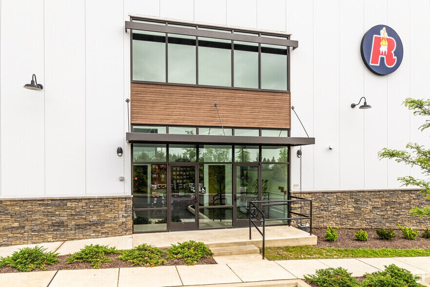More Photos Of 901 Skelp Level Rd, Downingtown Warehouse For Lease