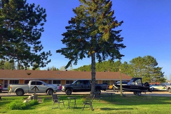 More Photos Of 381 Highway 17 W, Mckerrow Hotel For Sale