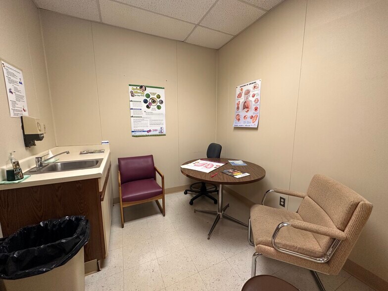 More Photos Of 811 N Macomb St, Monroe Office For Sale