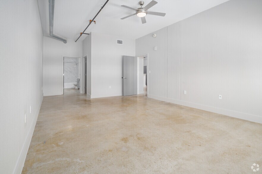 More Photos Of 100 N Santa Rosa St, San Antonio Apartments For Lease