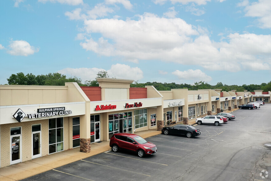 Primary Photo Of 621-703 Big Bend Rd, Manchester General Retail For Lease