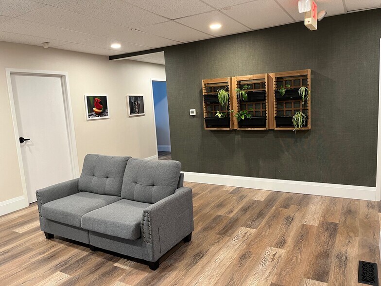 More Photos Of 183 Heritage Dr, Crystal Lake Medical For Sale