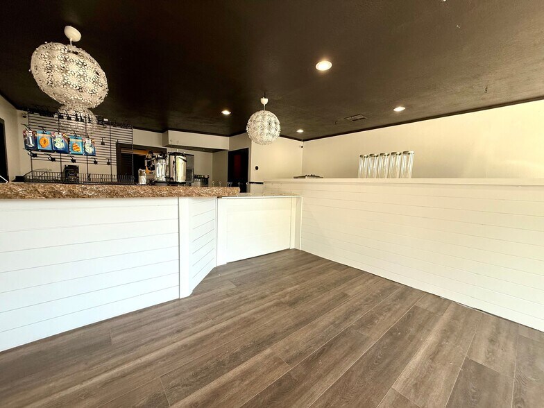 More Photos Of 105 S Water St, Nixa Restaurant For Sale