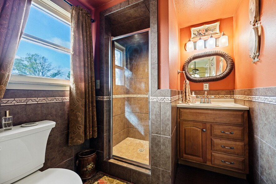 More Photos Of 303 W Austin St, Fredericksburg Office Residential For Sale