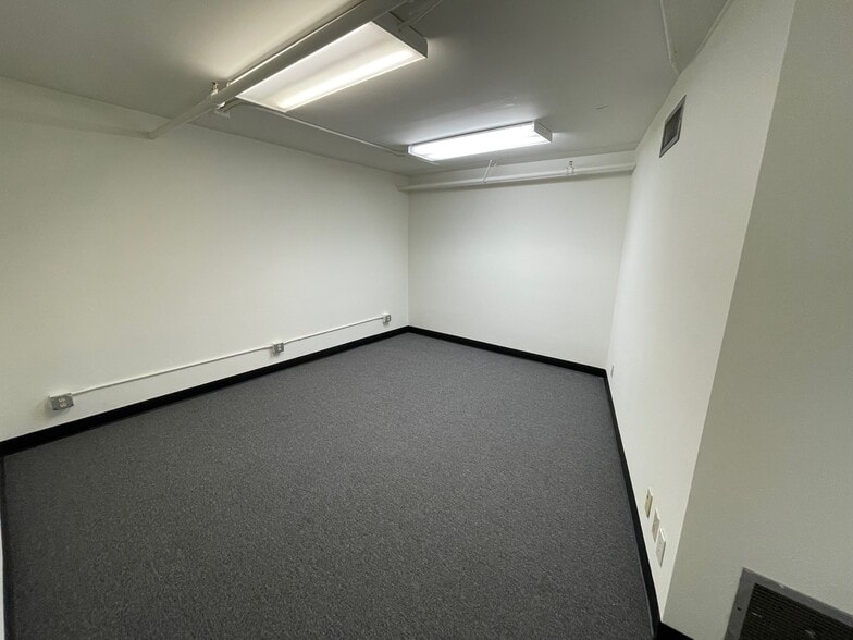 More Photos Of 1811 W Magnolia Blvd, Burbank Office For Lease