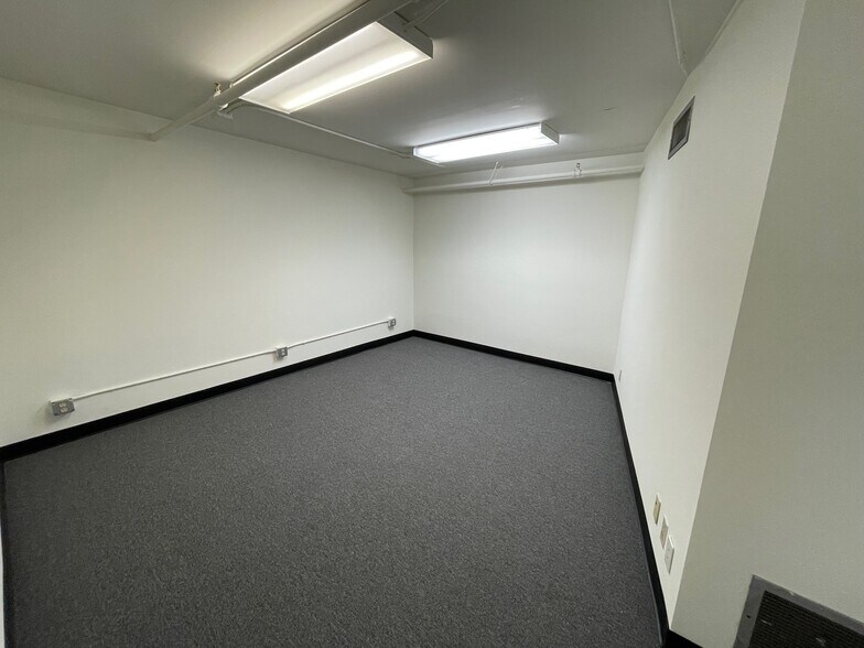 More Photos Of 1811 W Magnolia Blvd, Burbank Office For Lease