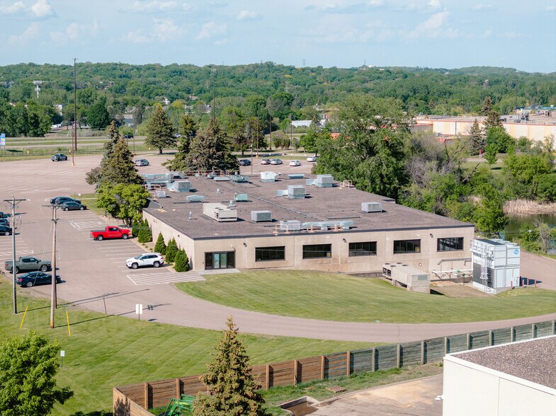 More Photos Of 7945 Wallace Rd, Eden Prairie Manufacturing For Lease