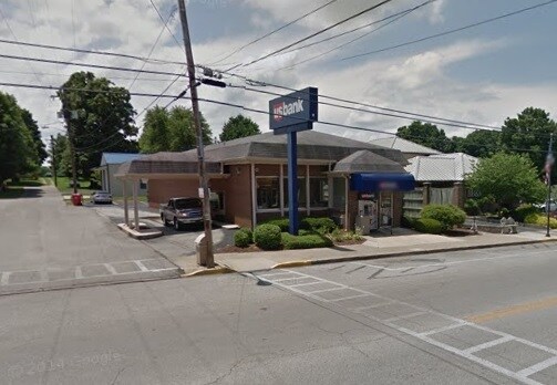 Primary Photo Of 104 Broadway St, Cave City Bank For Lease