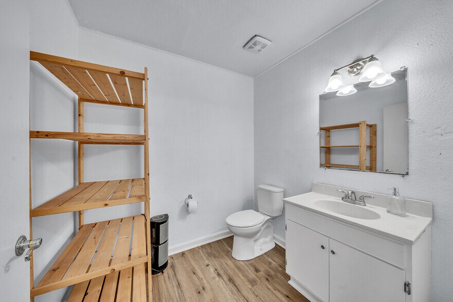 More Photos Of 2820 Broadmoor Ave, Concord Restaurant For Sale