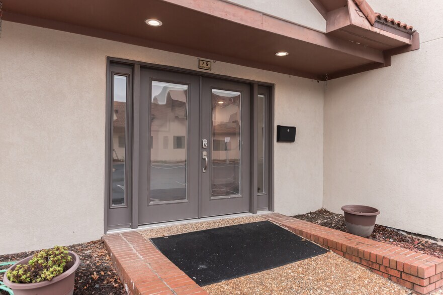 More Photos Of 77-87 Bay Bridge Dr, Gulf Breeze Office For Lease