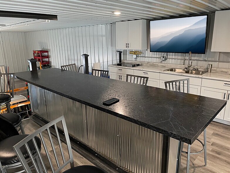 More Photos Of 4110 14th Ave N, Fargo Flex For Sale