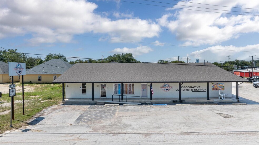 Primary Photo Of 1409 NE Barnard St, Glen Rose Storefront Retail Office For Sale