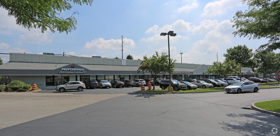 More Photos Of 265-285 S Broadway, Hicksville Storefront For Lease