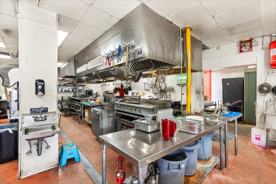 More Photos Of 1012-1032 S Presa St, San Antonio Unknown For Lease