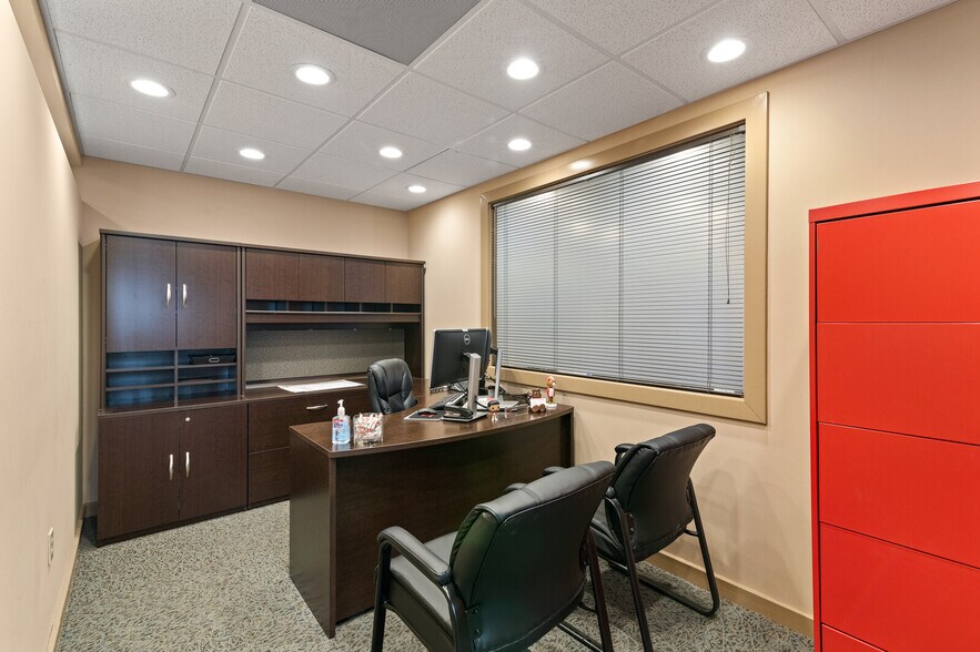 More Photos Of 1326 E Pembroke Ave, Hampton Office For Sale