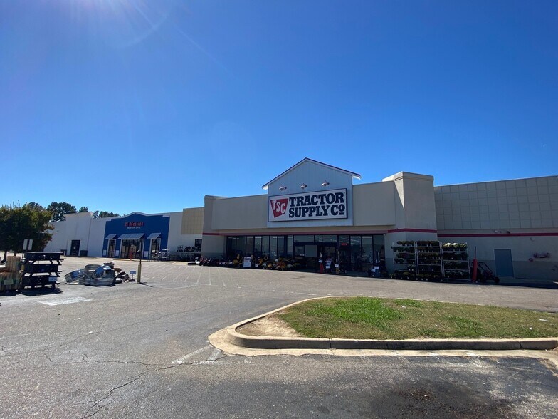 More Photos Of 200 Walmart Cir, Booneville Unknown For Lease