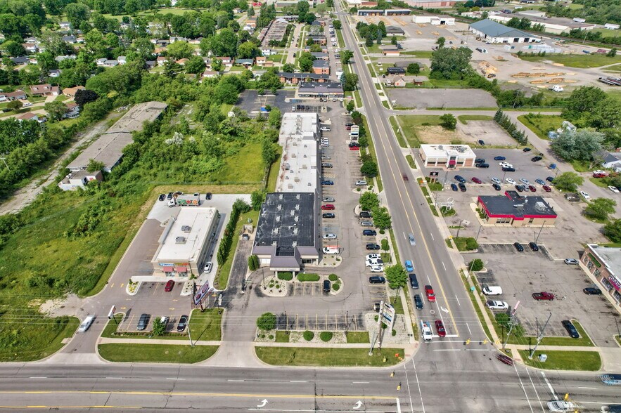 More Photos Of 3802 E Court St, Flint Unknown For Lease