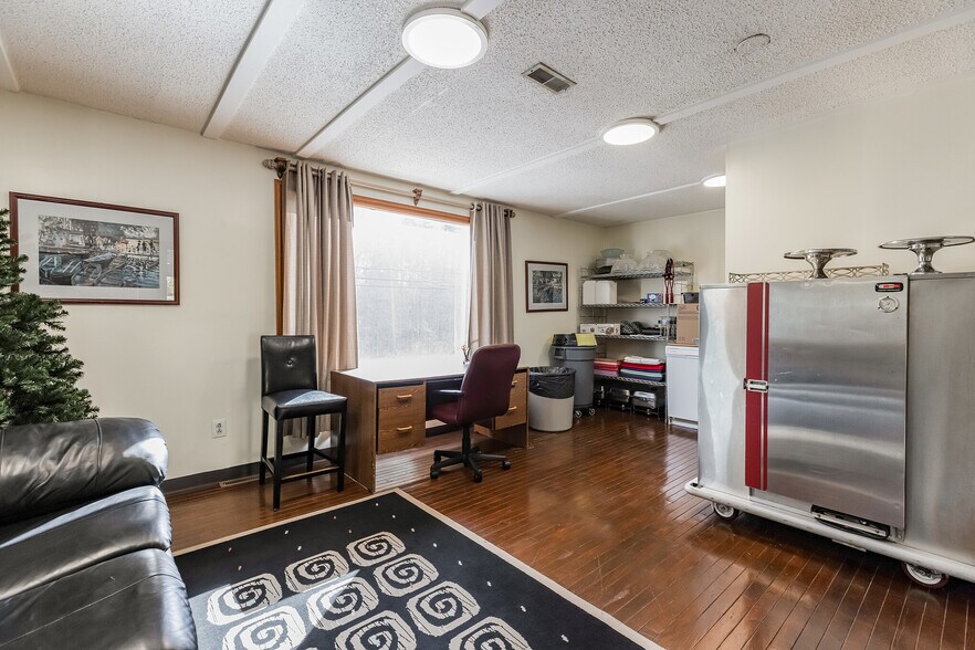 More Photos Of 116 White Horse Pike, Chesilhurst Freestanding For Sale