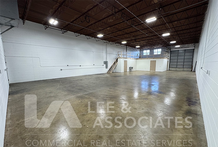 More Photos Of 2100-2122 W Central Blvd, Orlando Distribution For Lease