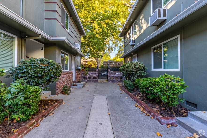 More Photos Of 2811 F St, Sacramento Apartments For Sale