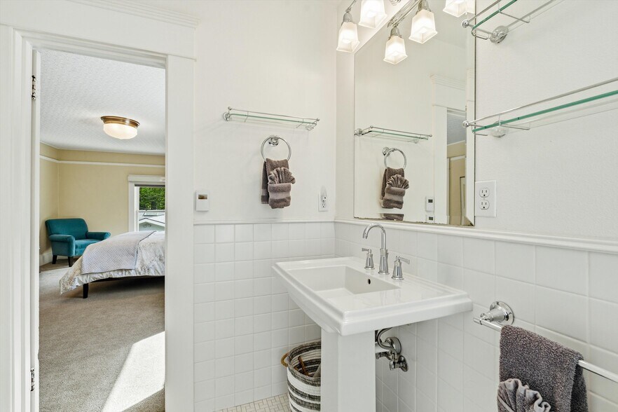 More Photos Of 340 NW 7th St, Corvallis Office Residential For Sale