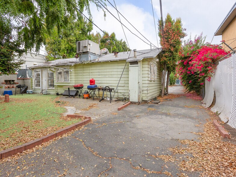 More Photos Of 10746 Magnolia Blvd, North Hollywood Medical For Sale