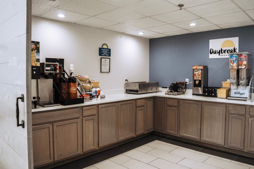 More Photos Of 2102 S Coulter St, Amarillo Hotel For Sale