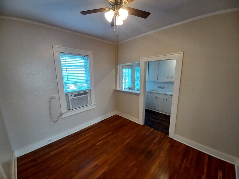 More Photos Of 127 W Magnolia Ave, San Antonio Apartments For Sale
