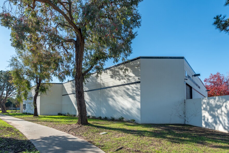 More Photos Of 1741 Fiske Pl, Oxnard Warehouse For Sale