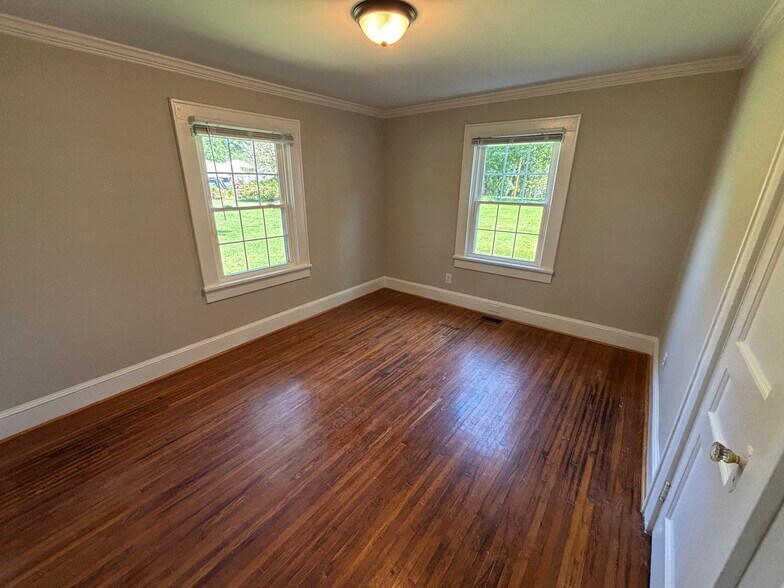 More Photos Of 827 Cox Rd, Gastonia Office For Lease