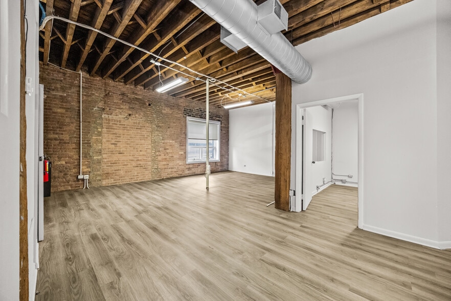 More Photos Of 222 W Ontario St, Chicago Loft Creative Space For Lease