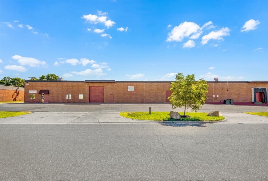 More Photos Of 130-150 Eva St, Saint Paul Warehouse For Sale