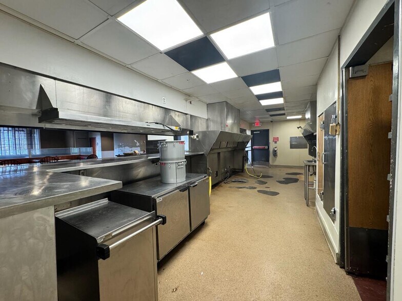 More Photos Of 1181 Stone Dr, Harrison Restaurant For Sale