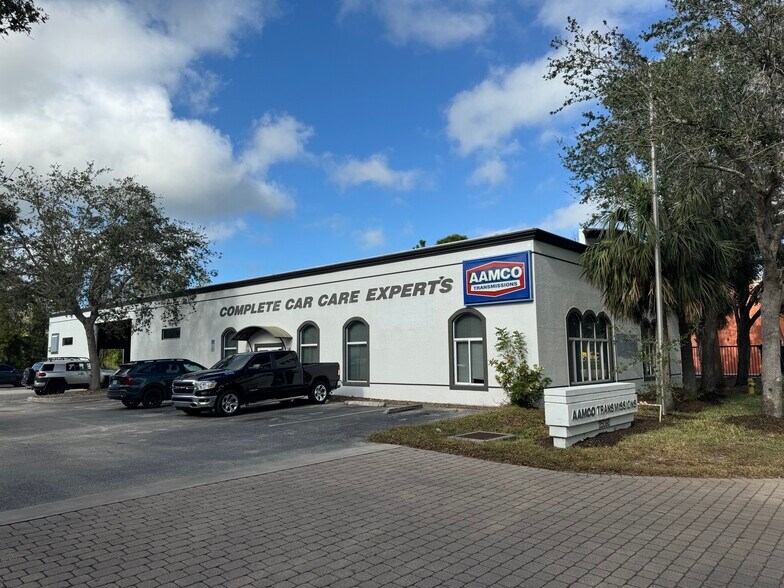 Primary Photo Of 25090 Bernwood Dr, Bonita Springs Showroom For Lease