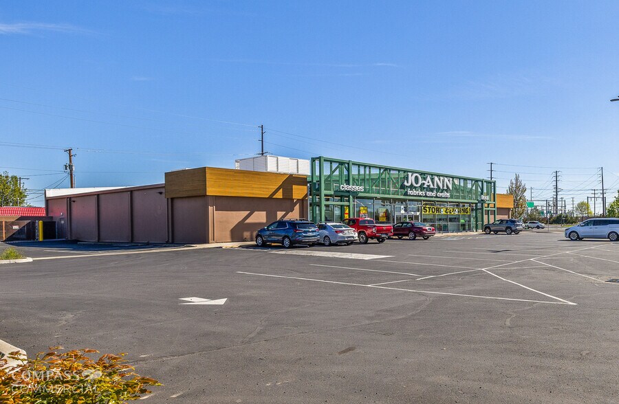 More Photos Of 732 SW 6th St, Redmond Freestanding For Lease