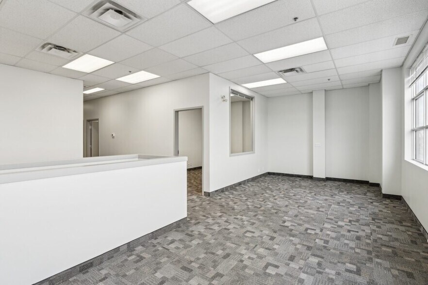 More Photos Of 4511 Glenmore Trl SE, Calgary Showroom For Lease